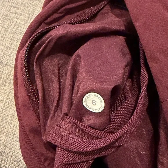 Lululemon Down For It All Vest in Purple - Picture 4 of 4